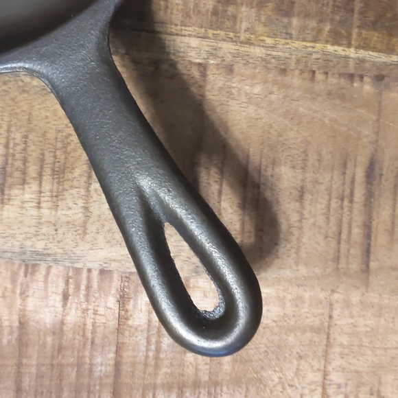 Vintage Unmarked BSR Cast Iron Skillet, #5 - Picture 5 of 13